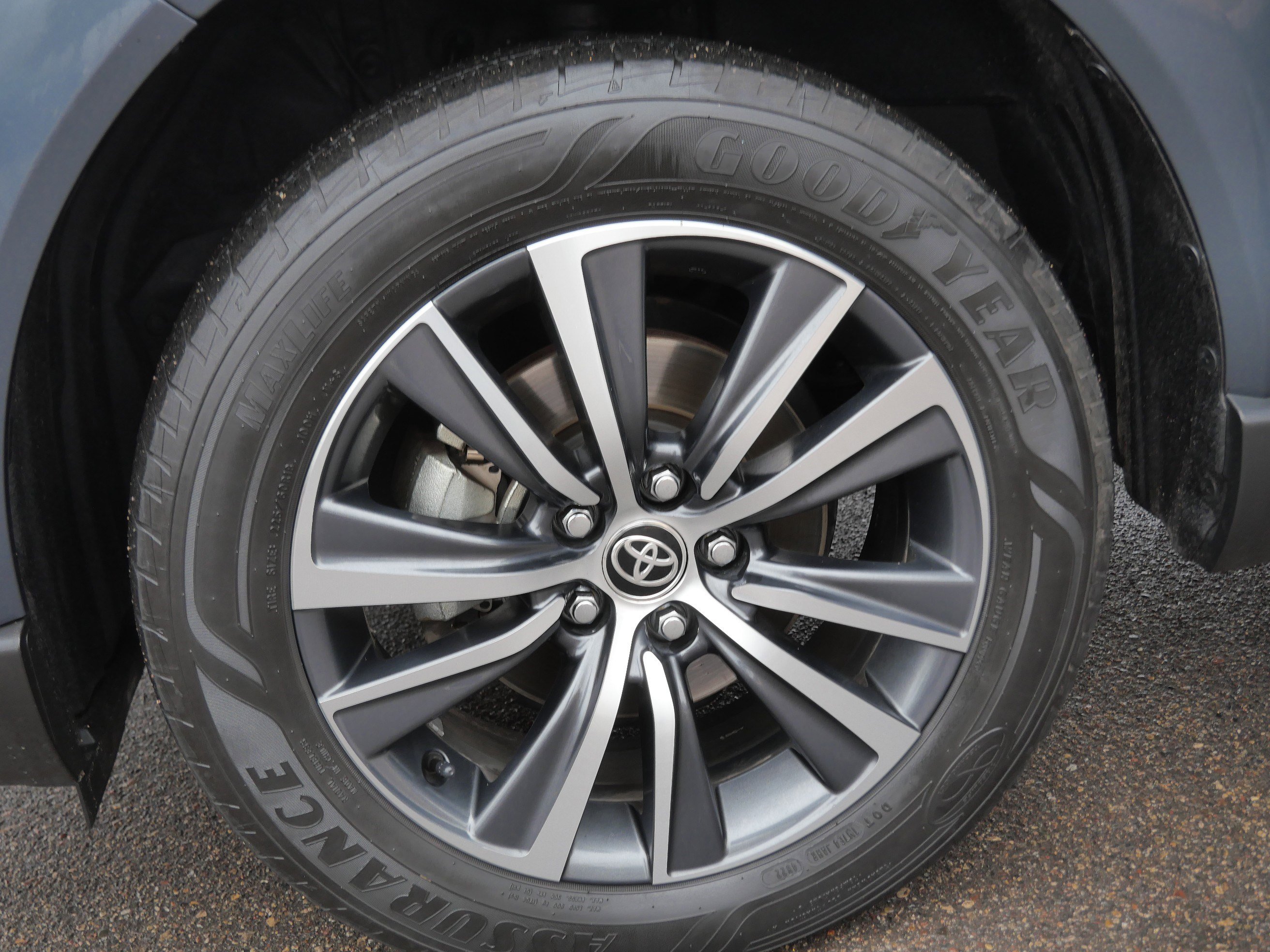 Certified 2021 Toyota Venza LE image 15