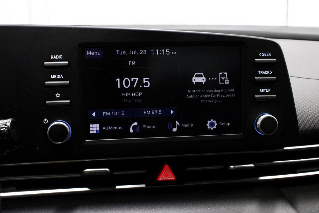 Used 2024 Hyundai Elantra SE FWD image 3