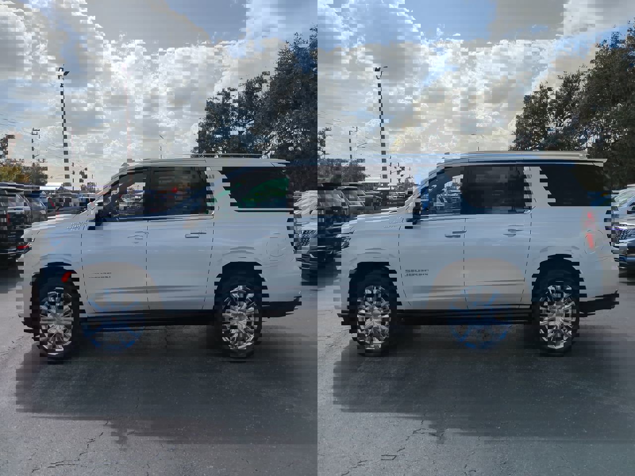 Used 2021 Chevrolet Suburban High Country w/ Premium Package image 7