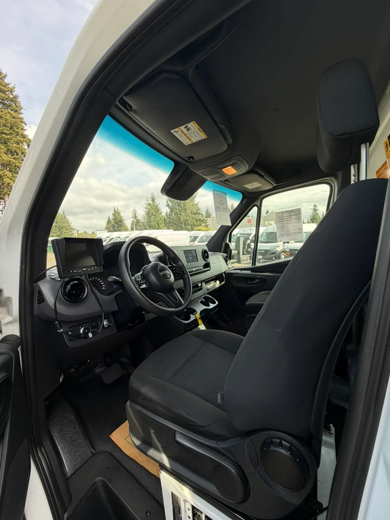 Used 2019 Freightliner Sprinter 3500 w/ Premium Package RWD image 19