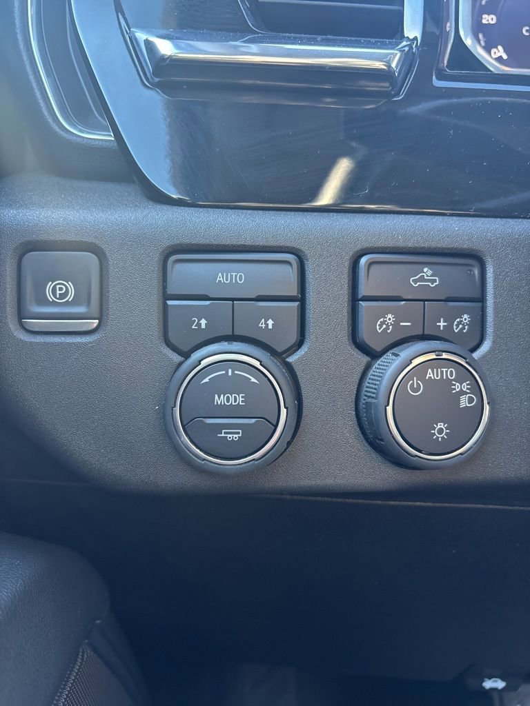 Used 2025 Chevrolet Silverado 1500 LT image 15