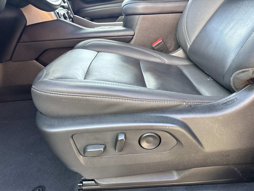Used 2024 Chevrolet Tahoe LT RWD image 18