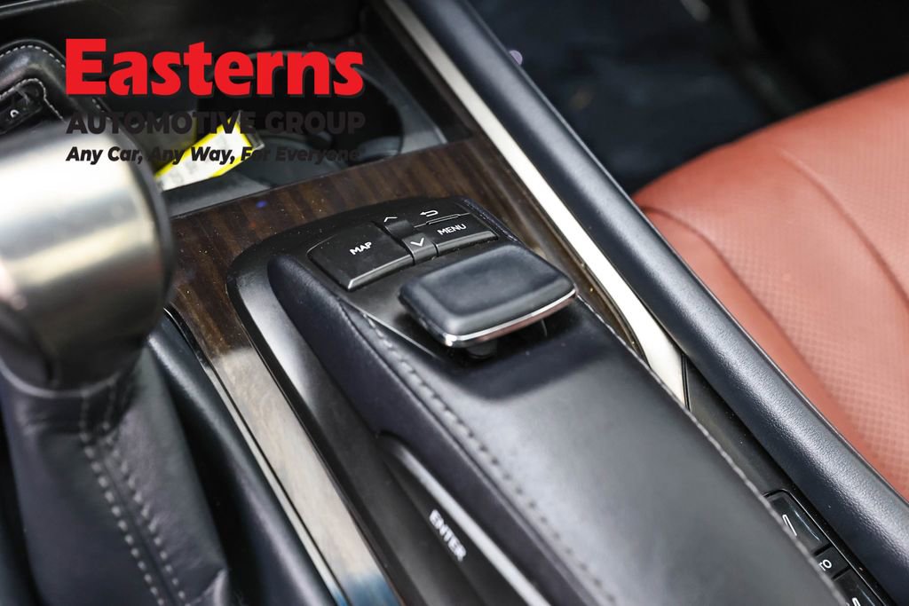 Used 2018 Lexus LX 570 4WD w/ Luxury Package image 19