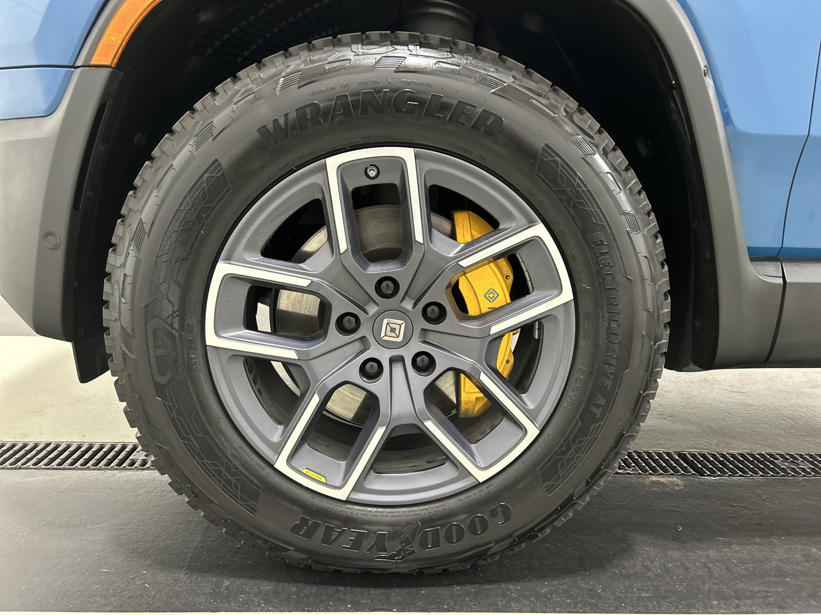 Used 2023 Rivian R1T Launch Edition AWD/4WD image 9