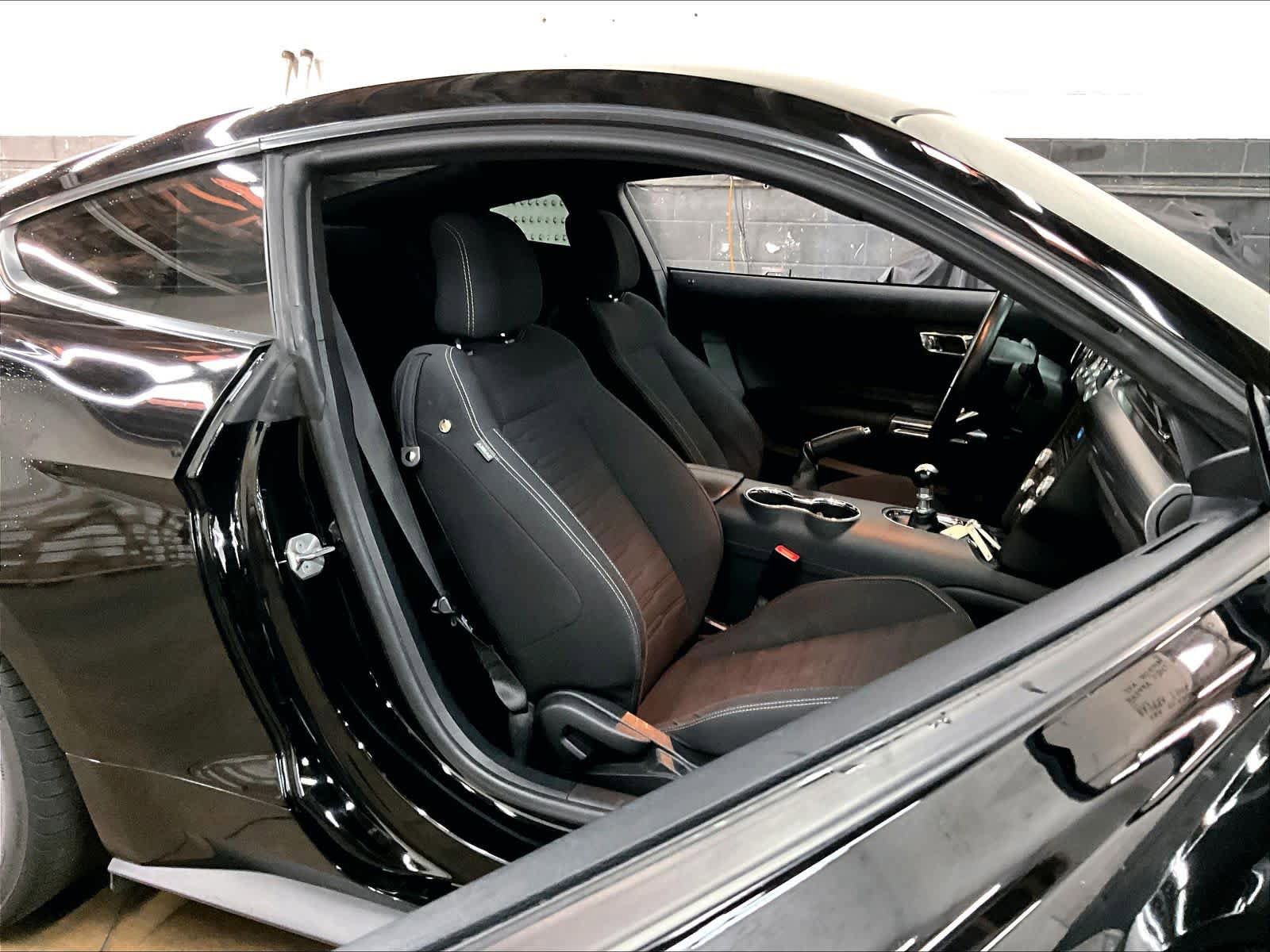 Used 2017 Ford Mustang GT w/ GT Performance Package RWD image 10