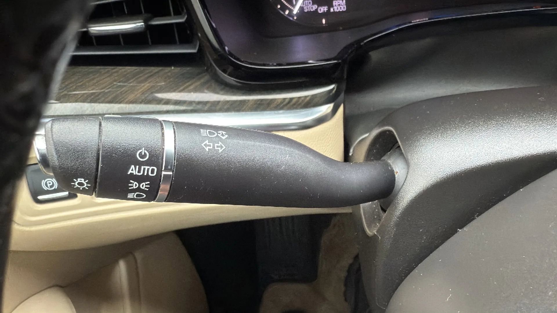 Used 2017 Cadillac XT5 FWD image 15