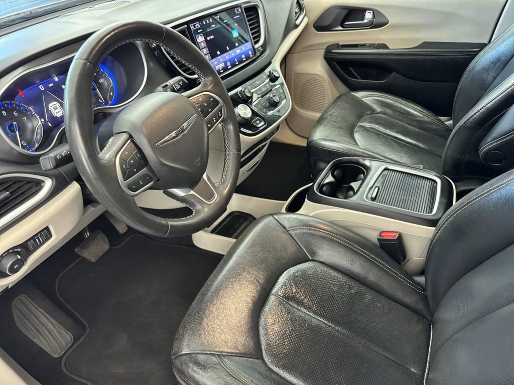 Used 2022 Chrysler Pacifica Touring-L FWD image 9