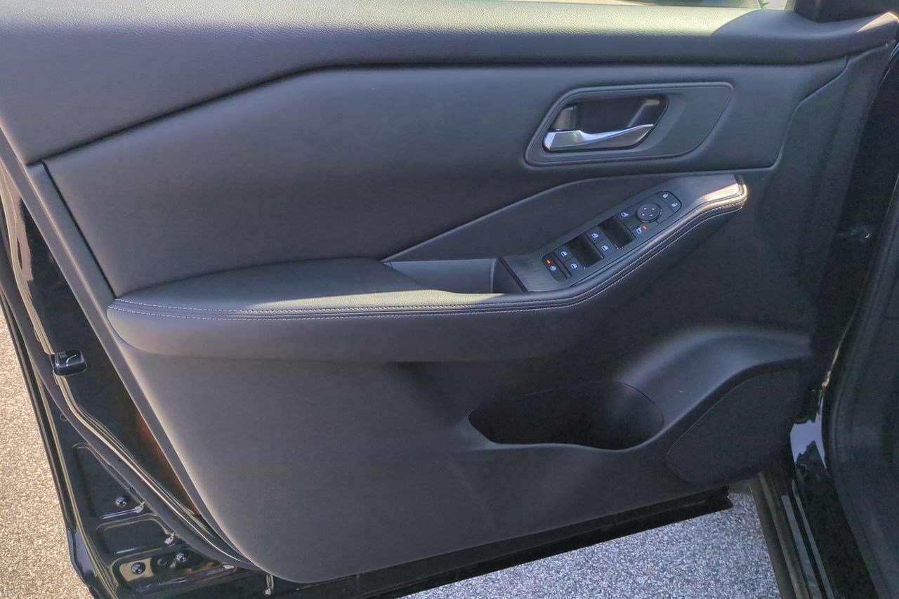Certified 2024 Nissan Rogue SV FWD image 13