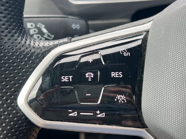 Used 2024 Volkswagen Tiguan SEL R-Line AWD/4WD image 31