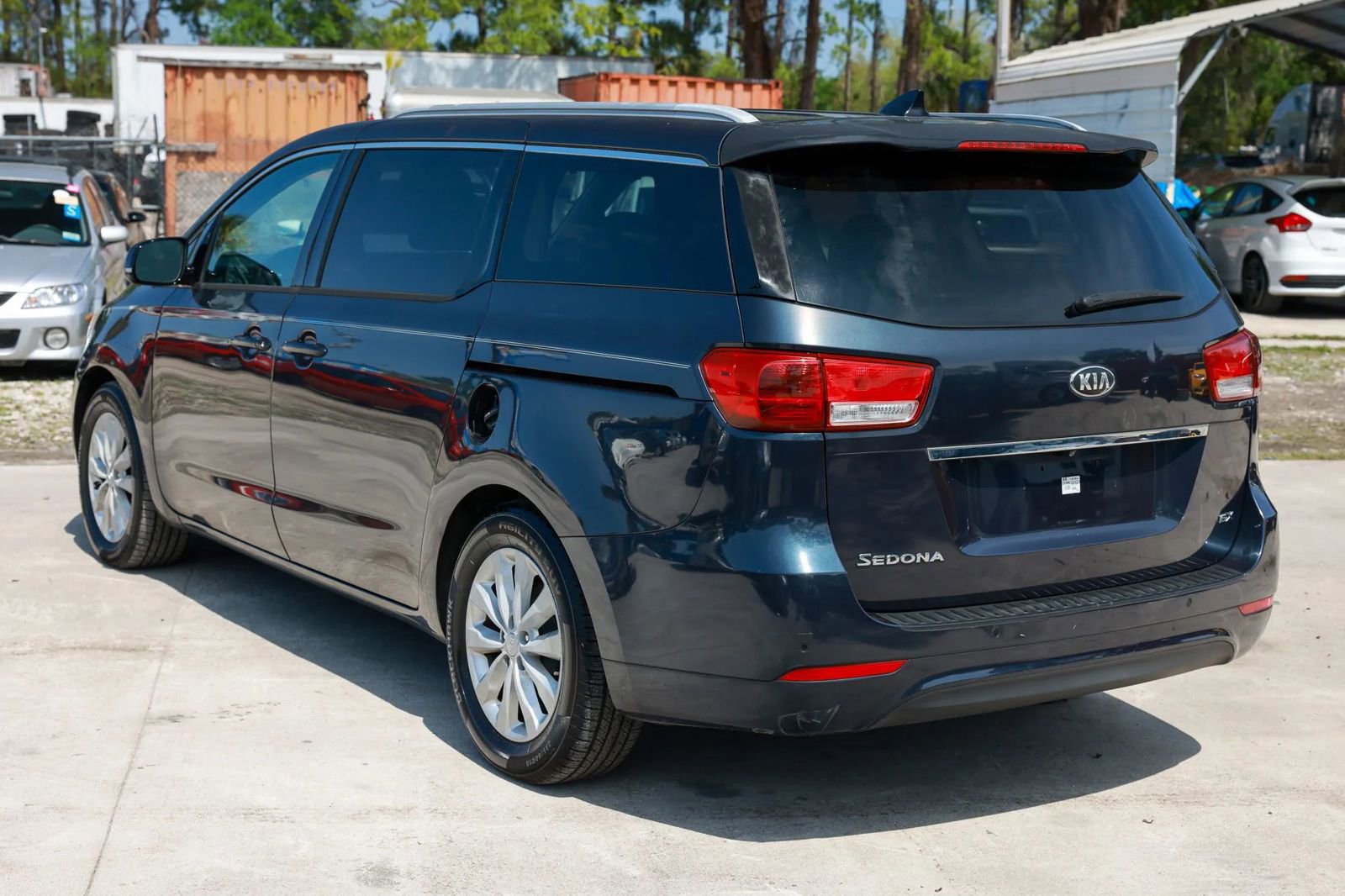 Used 2015 Kia Sedona EX image 4