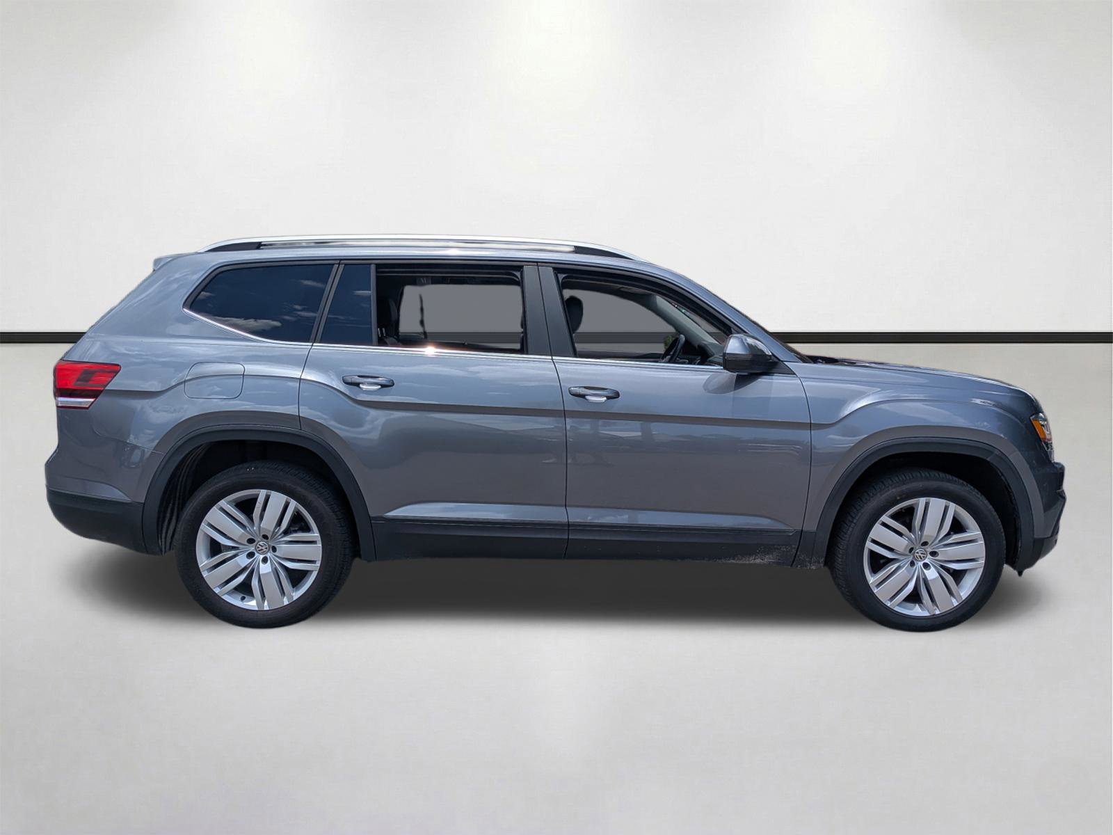 Used 2019 Volkswagen Atlas SE w/ Panoramic Sunroof Package FWD image 3
