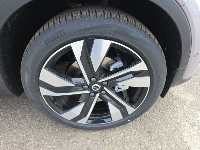 New 2026 Volvo XC40 B5 Plus w/ Climate Package AWD/4WD image 9