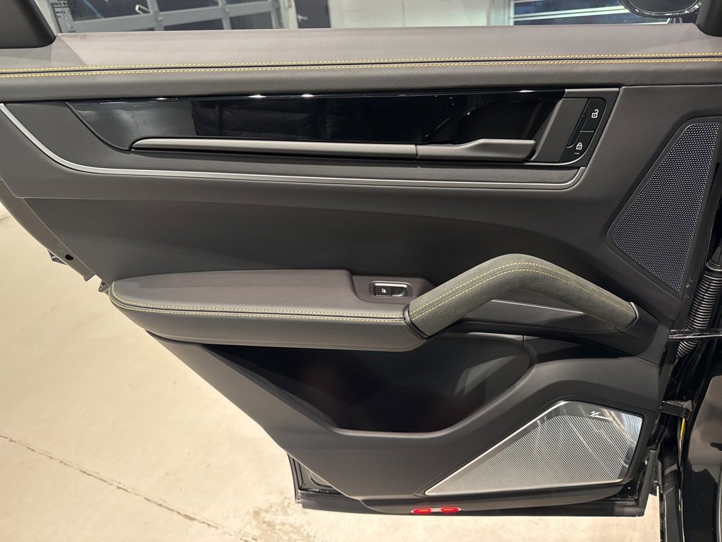 Used 2025 Porsche Cayenne GTS image 36