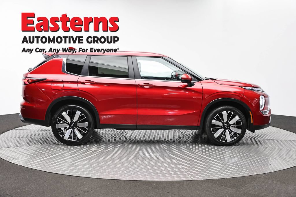Used 2025 Mitsubishi Outlander SE FWD image 4
