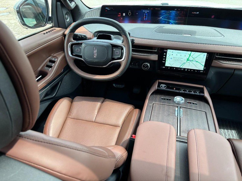 New 2026 Lincoln Navigator Reserve AWD/4WD image 12