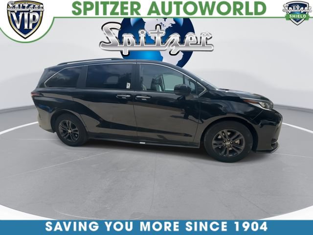 Used 2024 Toyota Sienna XSE AWD/4WD image 11