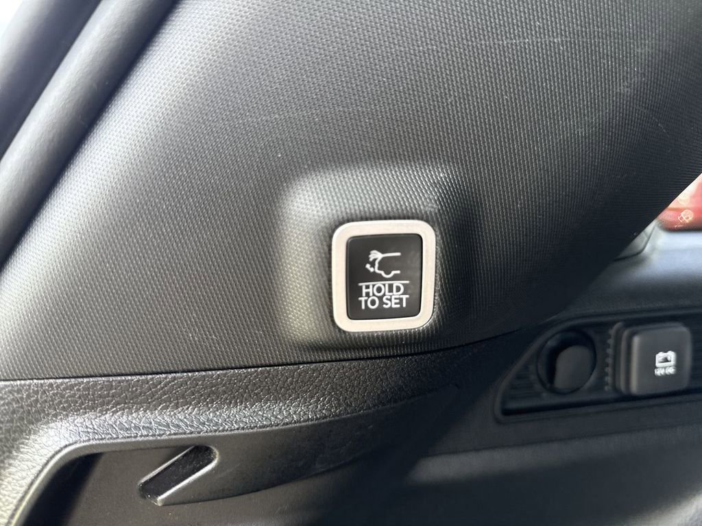 Used 2025 Jeep Grand Cherokee 4WD image 18