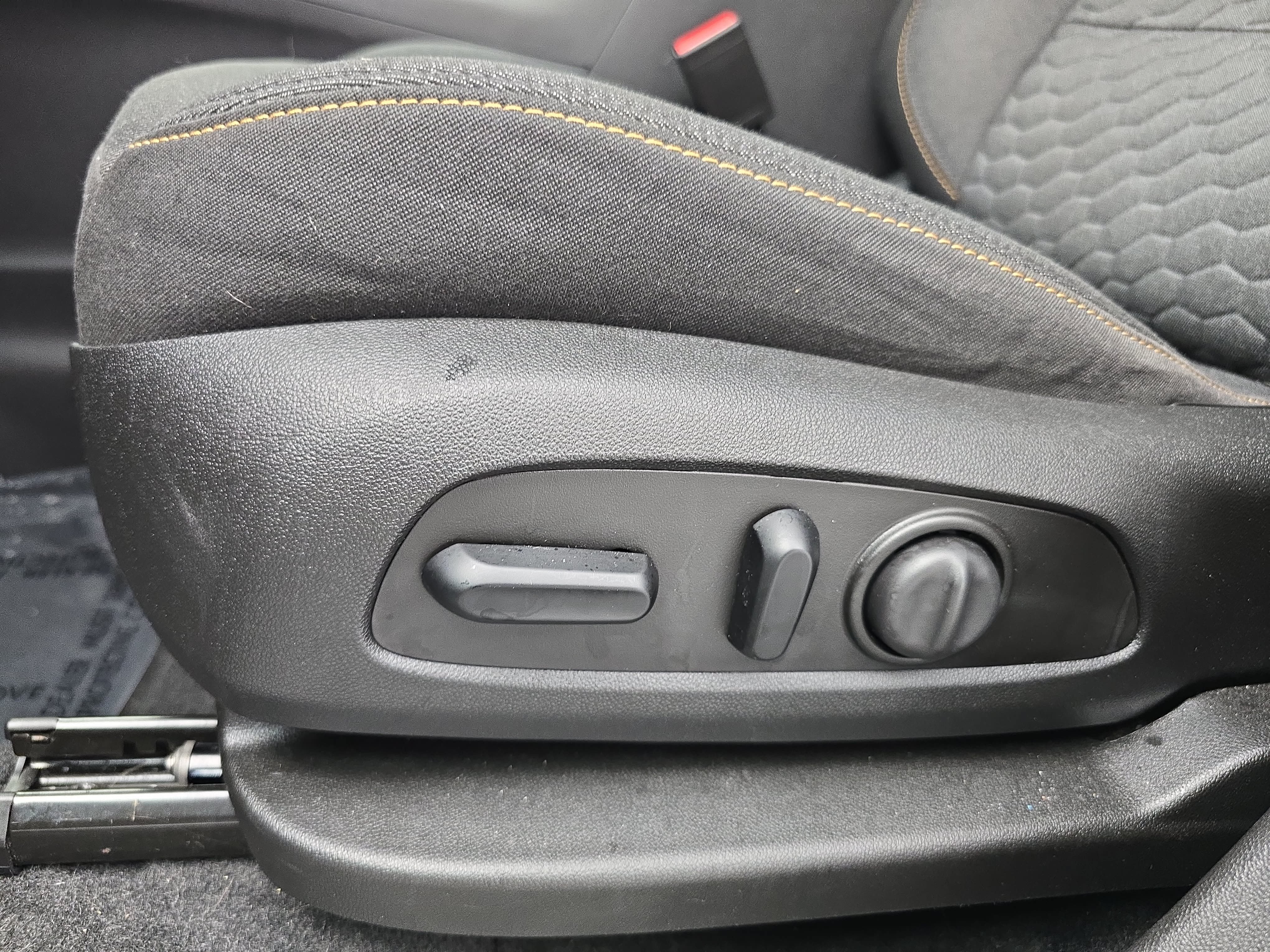 Used 2020 Chevrolet Equinox LT FWD image 27
