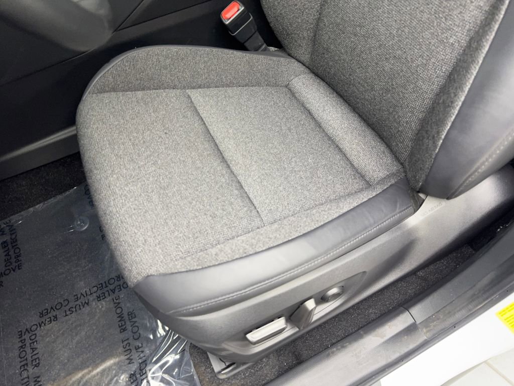 Used 2023 Toyota Crown XLE image 28