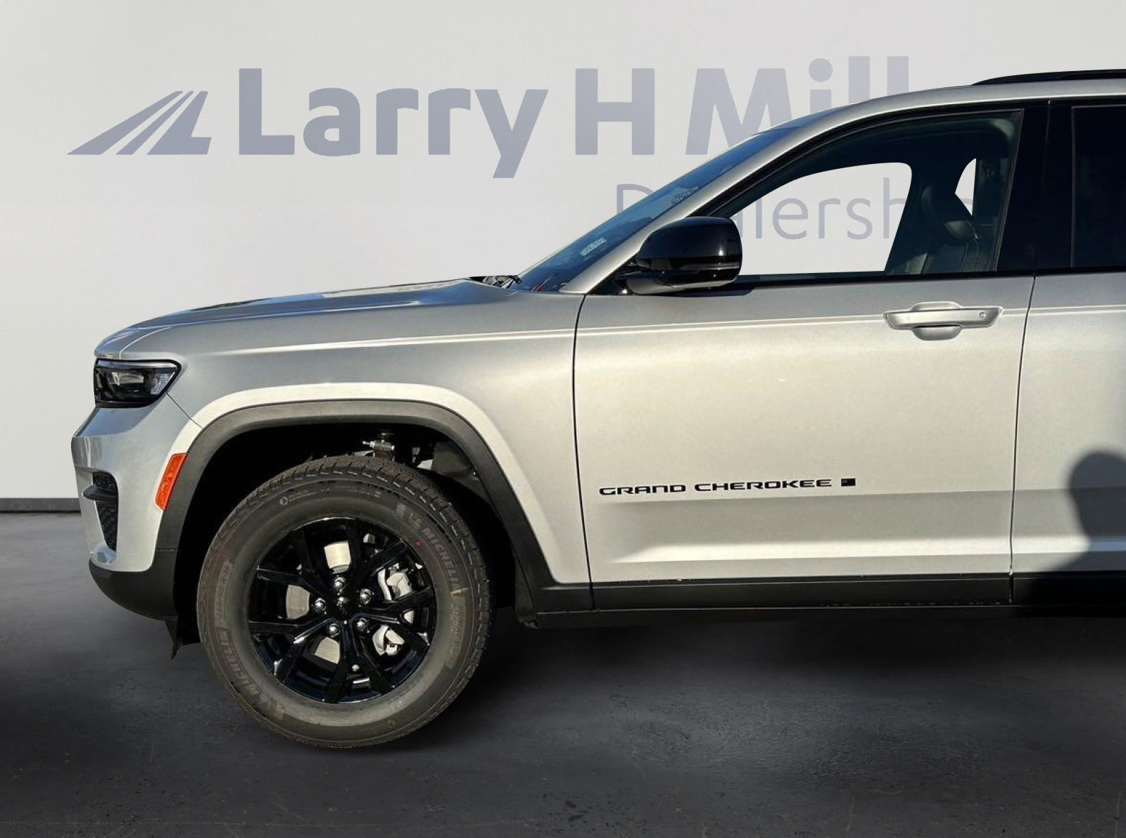 New 2025 Jeep Grand Cherokee Laredo AWD/4WD image 2