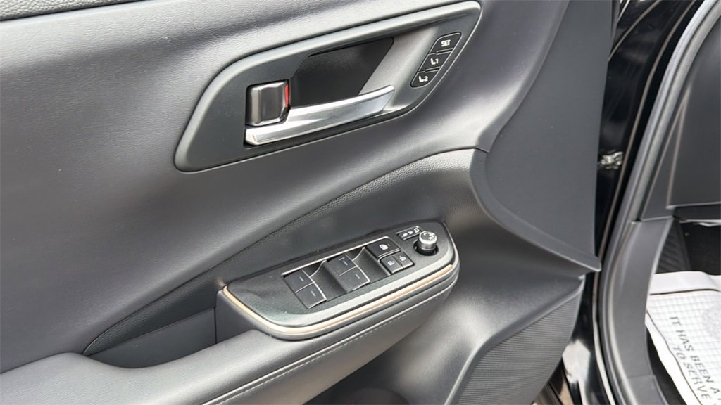 Used 2023 Toyota Crown Limited image 15