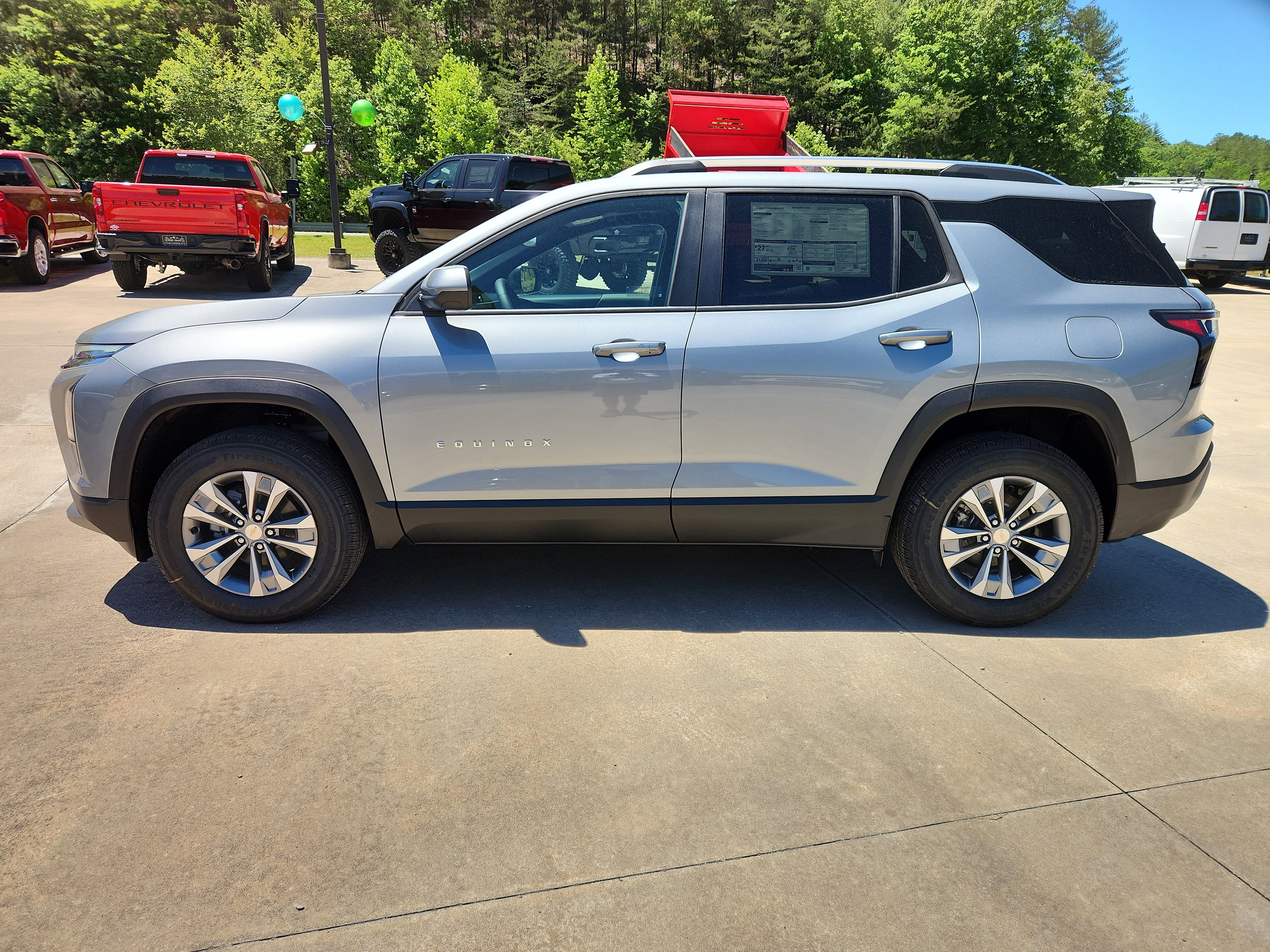 New 2026 Chevrolet Equinox LT w/ Convenience Package II FWD image 4