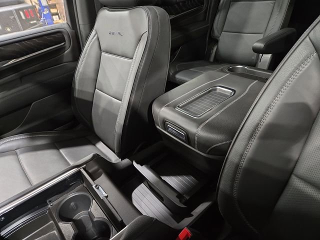 Used 2024 GMC Yukon XL Denali w/ Advanced Technology Package image 23
