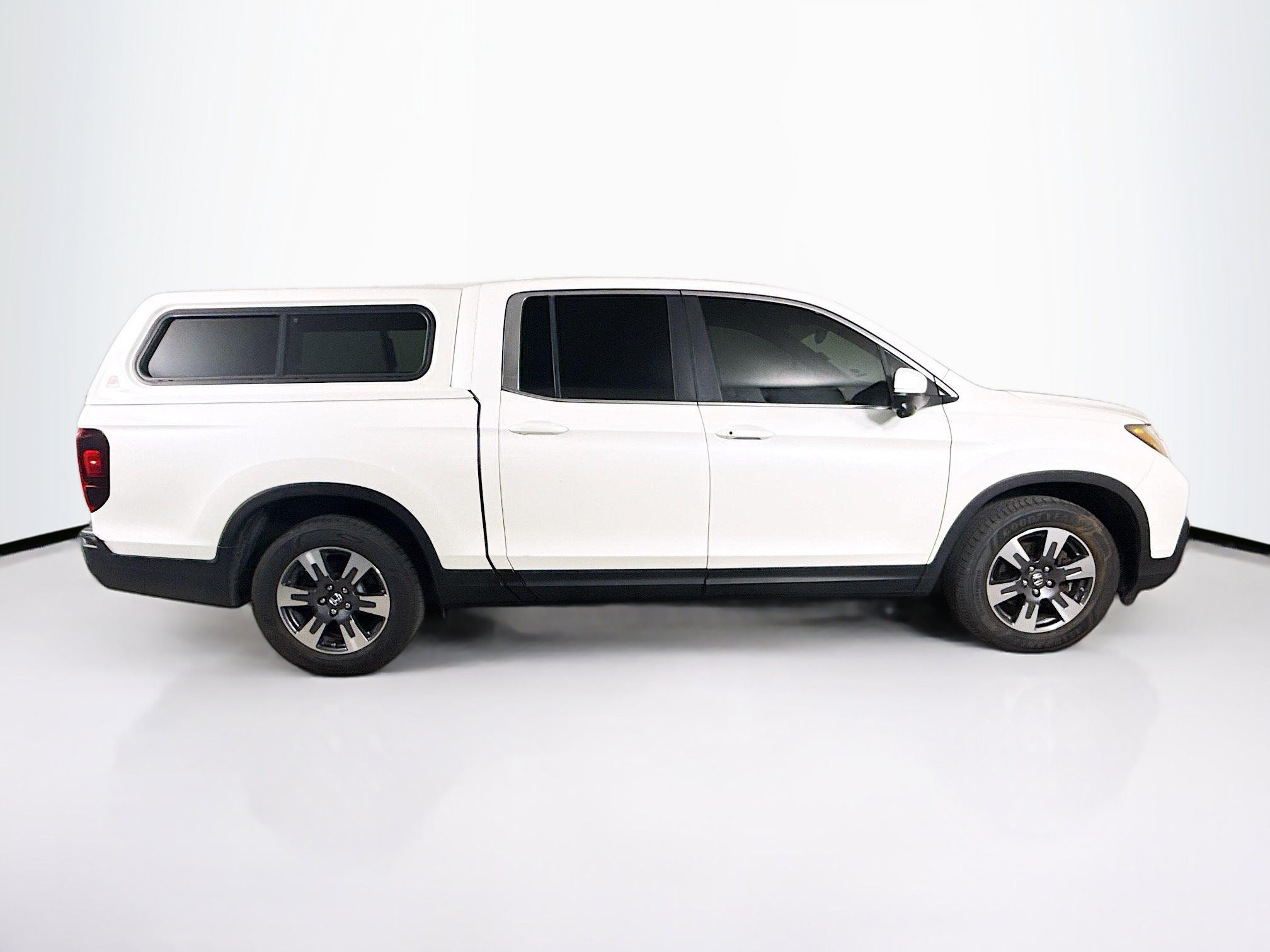 Used 2017 Honda Ridgeline RTL-T image 2