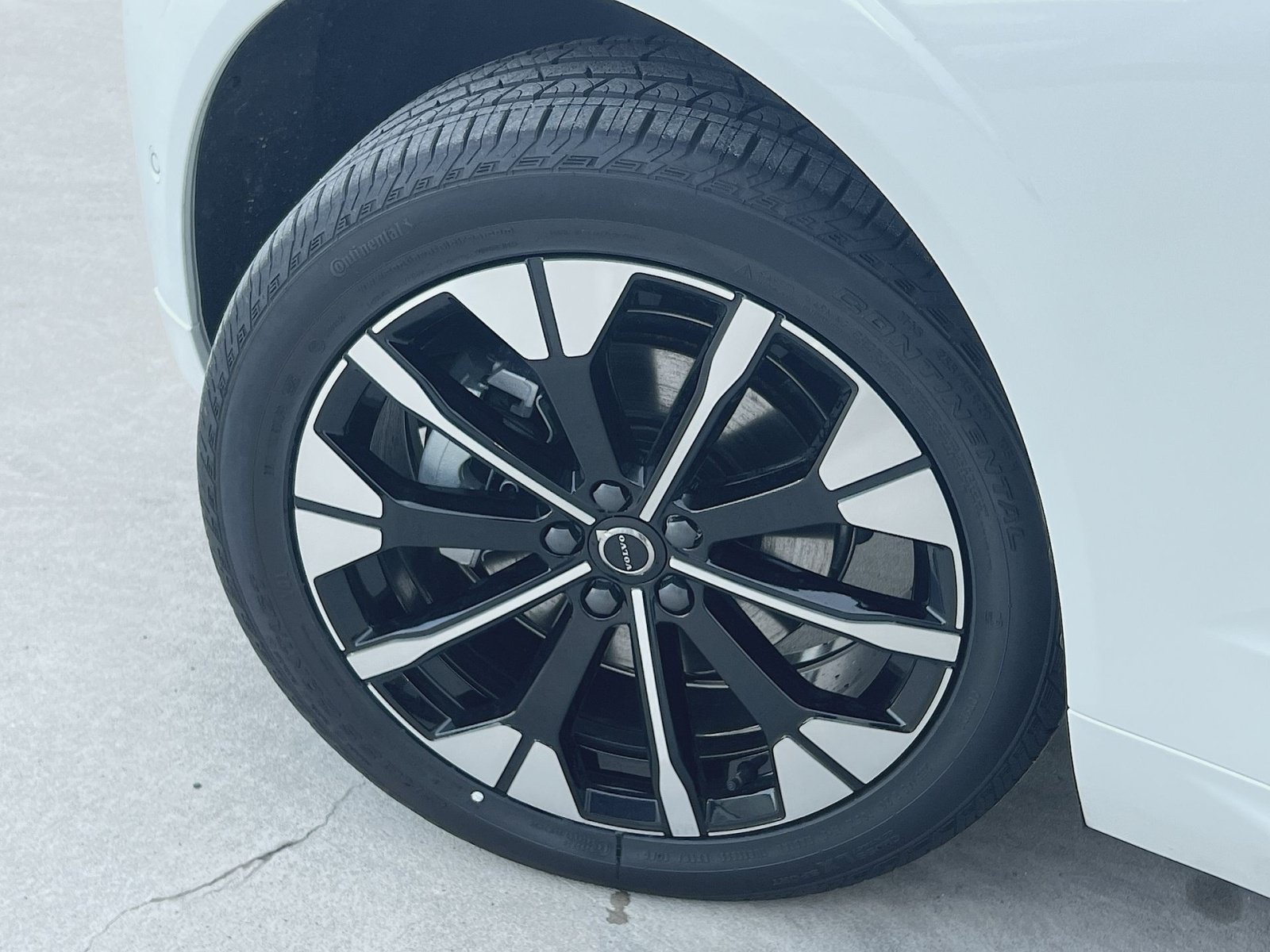 New 2026 Volvo XC60 B5 Plus w/ Protection Package Premier AWD/4WD image 20