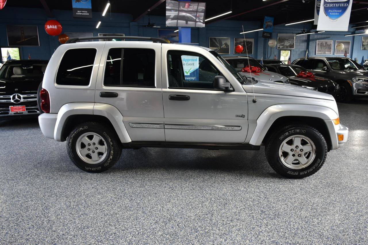 Used 2006 Jeep Liberty Sport AWD/4WD image 2