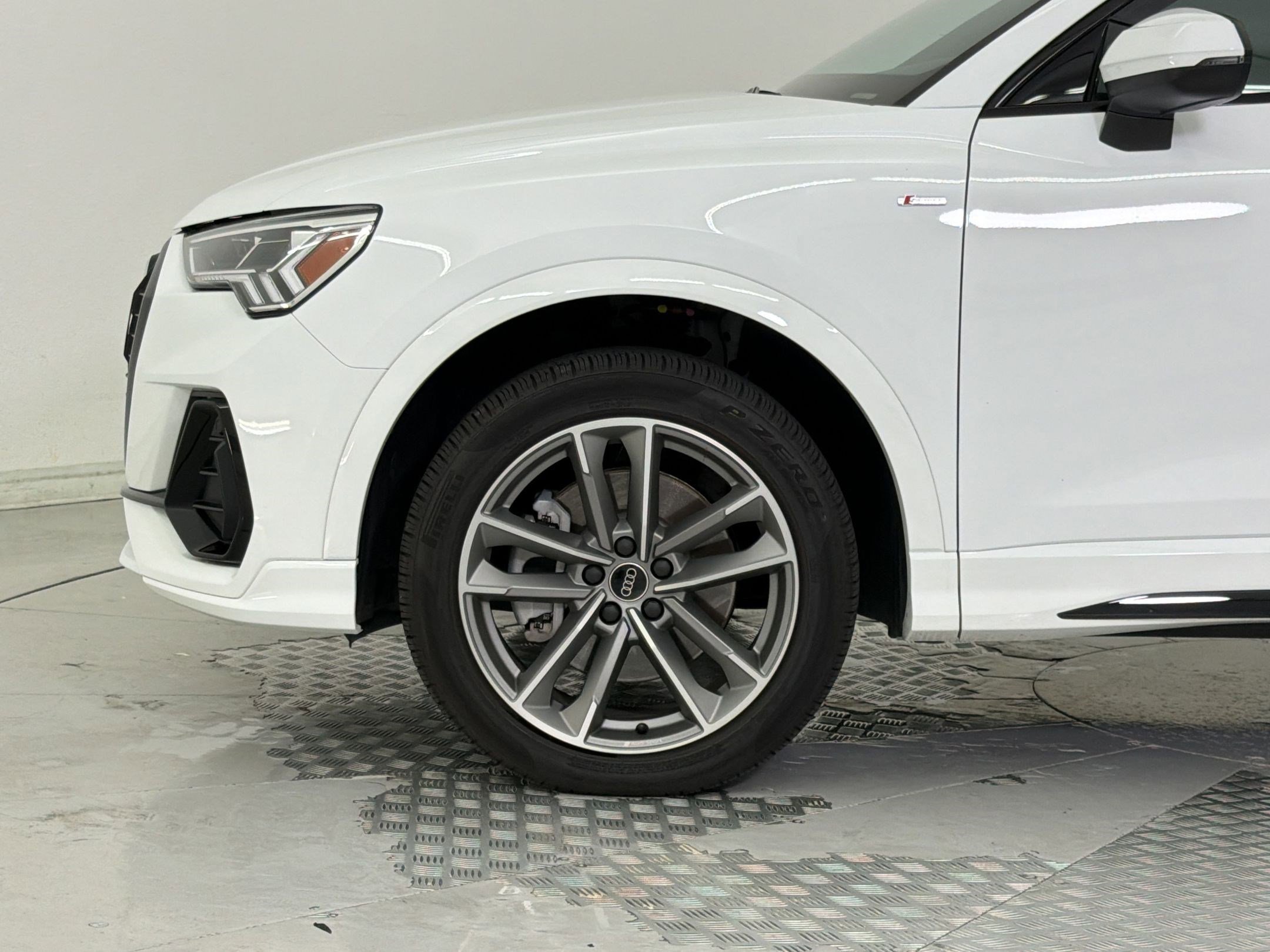 Certified 2025 Audi Q3 2.0T Premium w/ Convenience Package AWD/4WD image 12