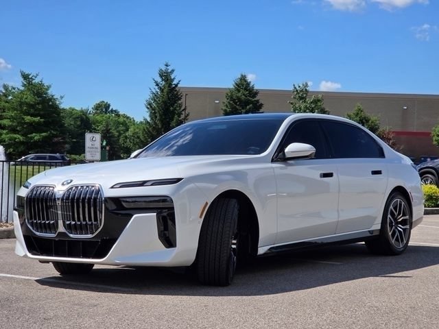 Used 2025 BMW 760i xDrive w/ Executive Package AWD/4WD image 22