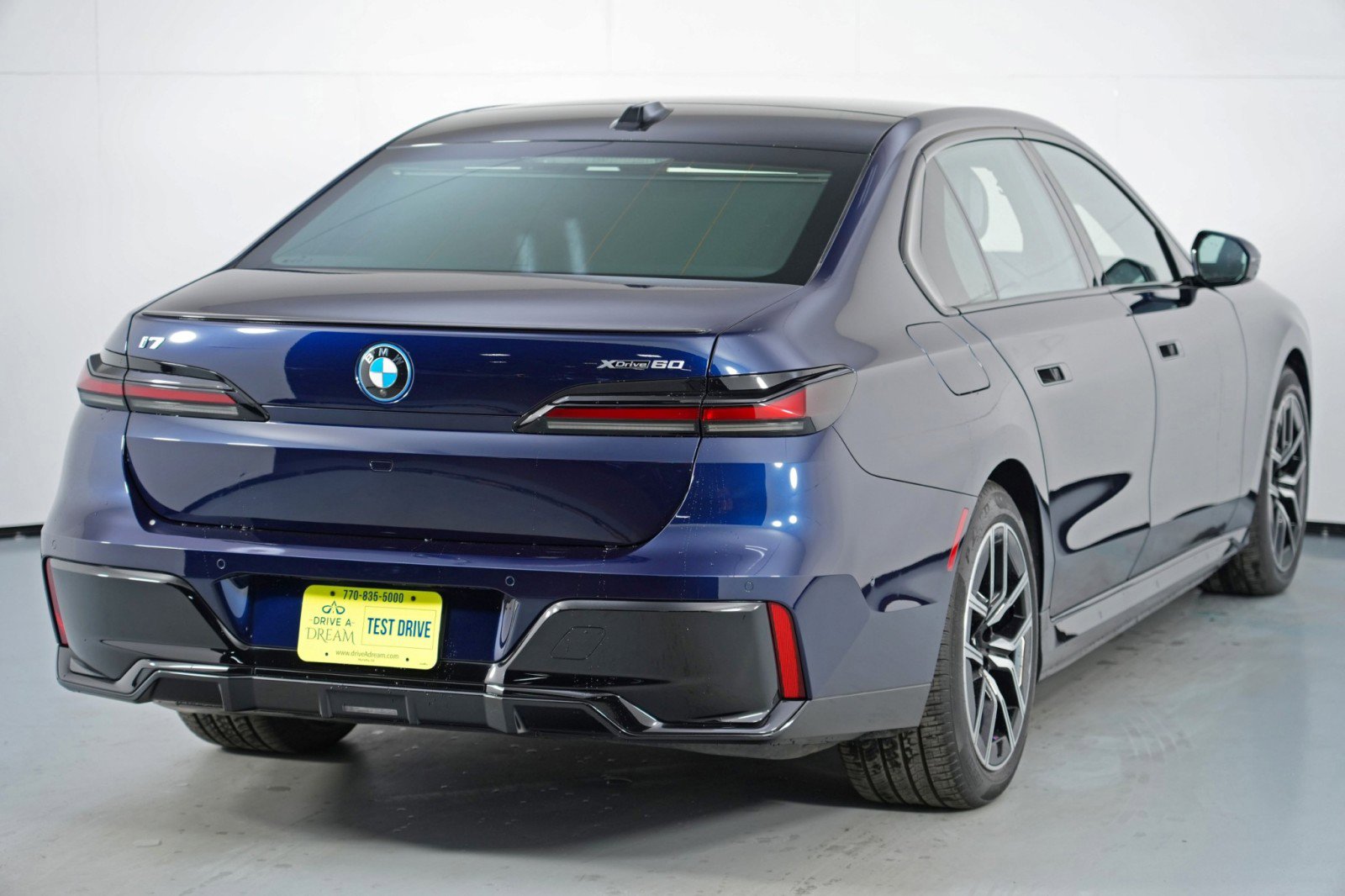 Used 2024 BMW i7 xDrive60 w/ Executive Package image 63