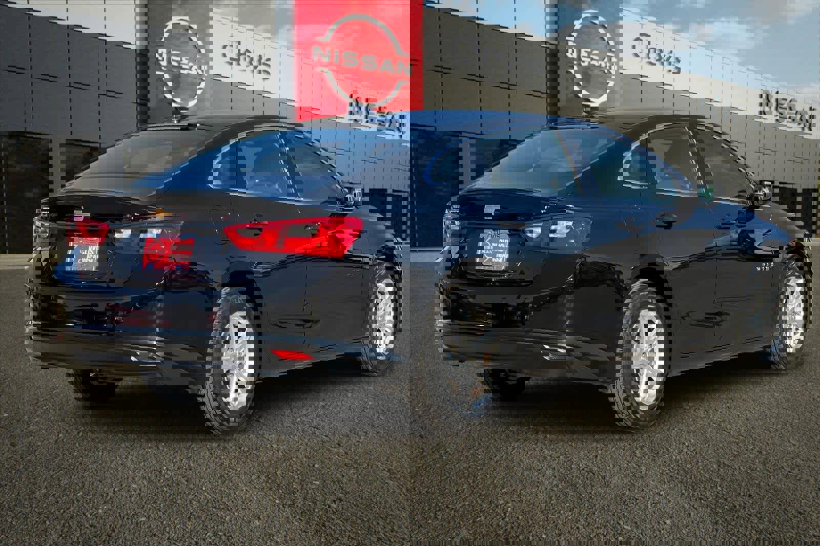 Used 2024 Chevrolet Malibu LT image 3