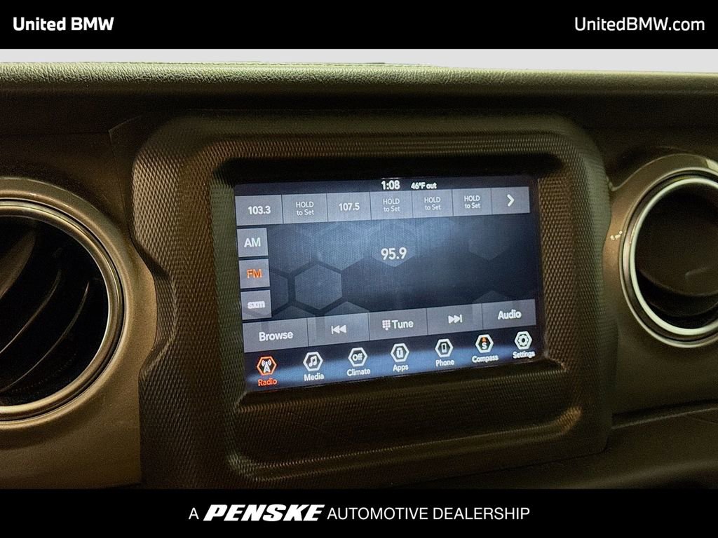 Used 2019 Jeep Wrangler Unlimited Sahara image 8