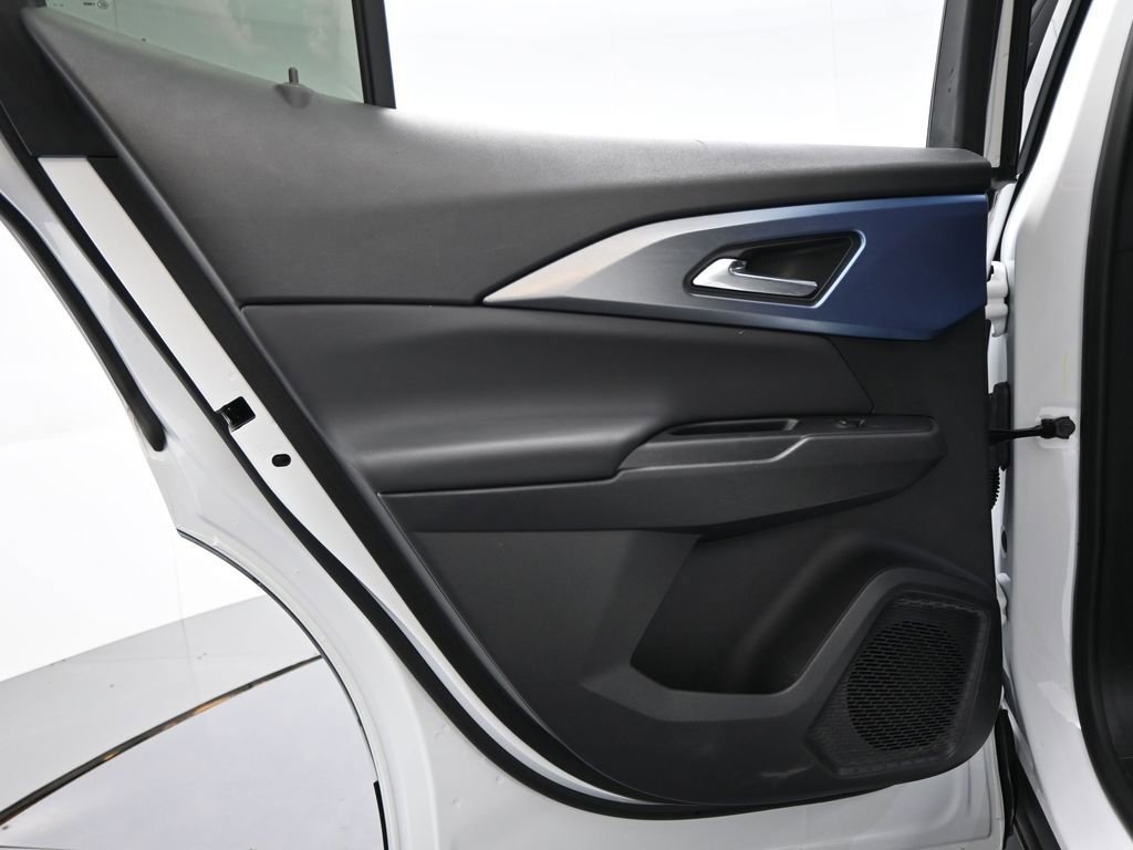 Used 2025 Chevrolet Equinox EV LT w/ Convenience Package image 14