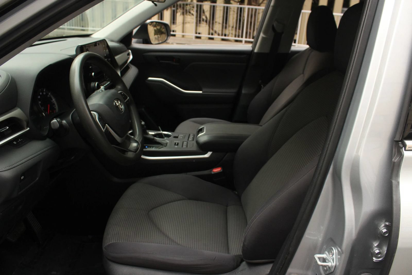 Used 2022 Toyota Highlander L AWD/4WD image 14