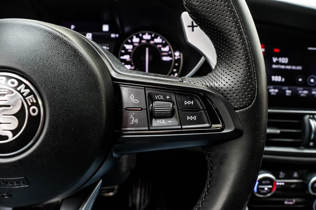 Used 2023 Alfa Romeo Giulia Veloce image 38