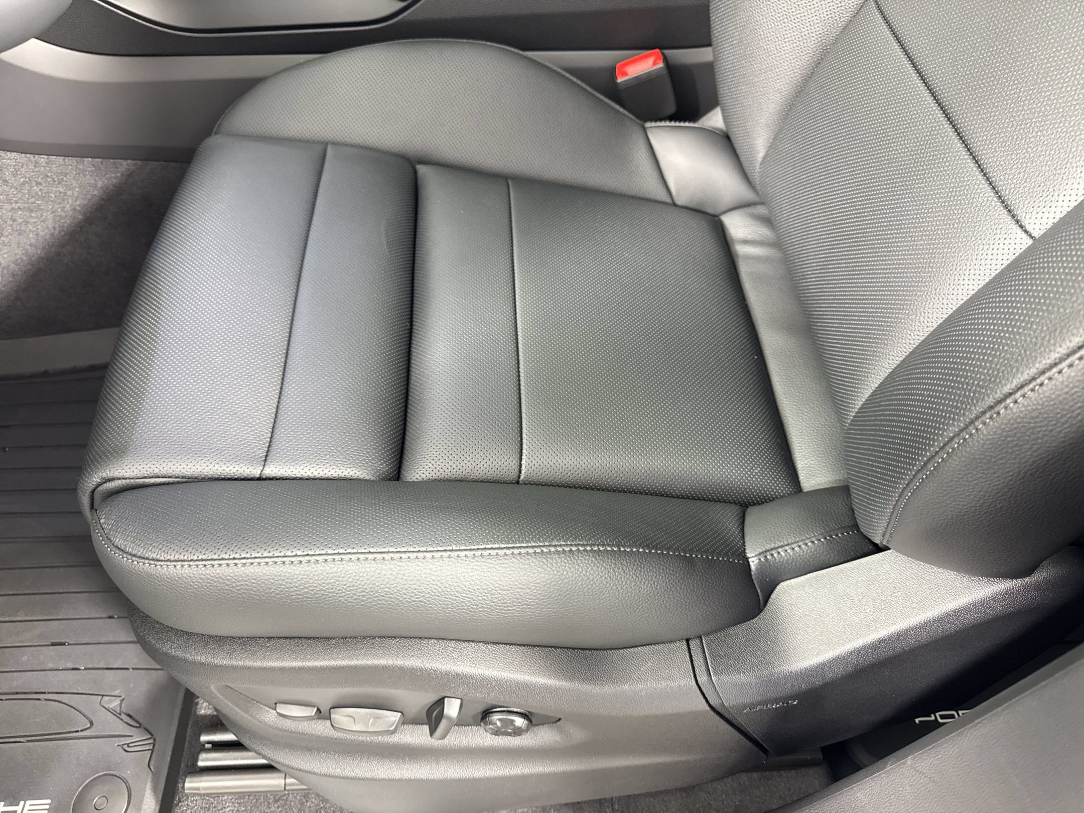 Certified 2026 Porsche Cayenne AWD/4WD image 14