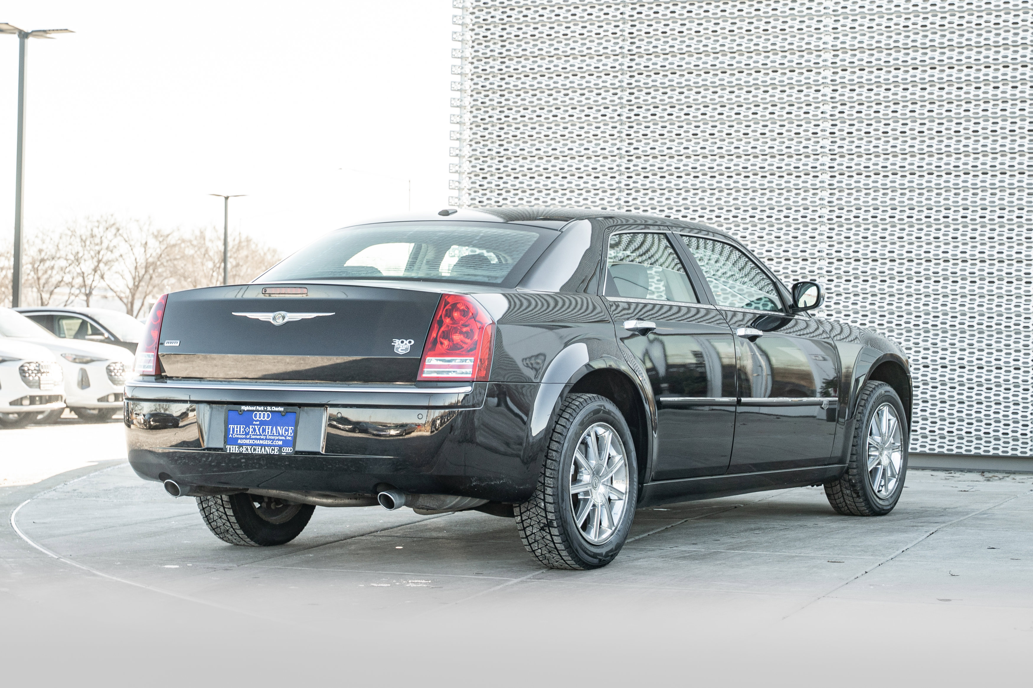 Used 2010 Chrysler 300 C image 4