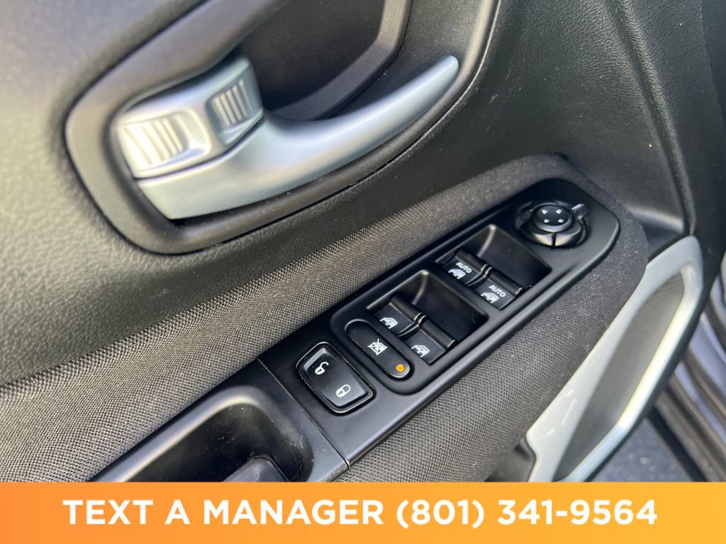 Used 2019 Jeep Renegade Latitude w/ Cold Weather Group image 13