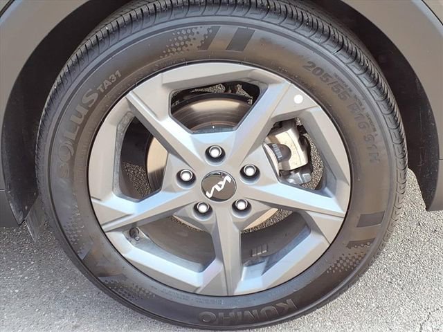Used 2025 Kia K4 LXS image 7
