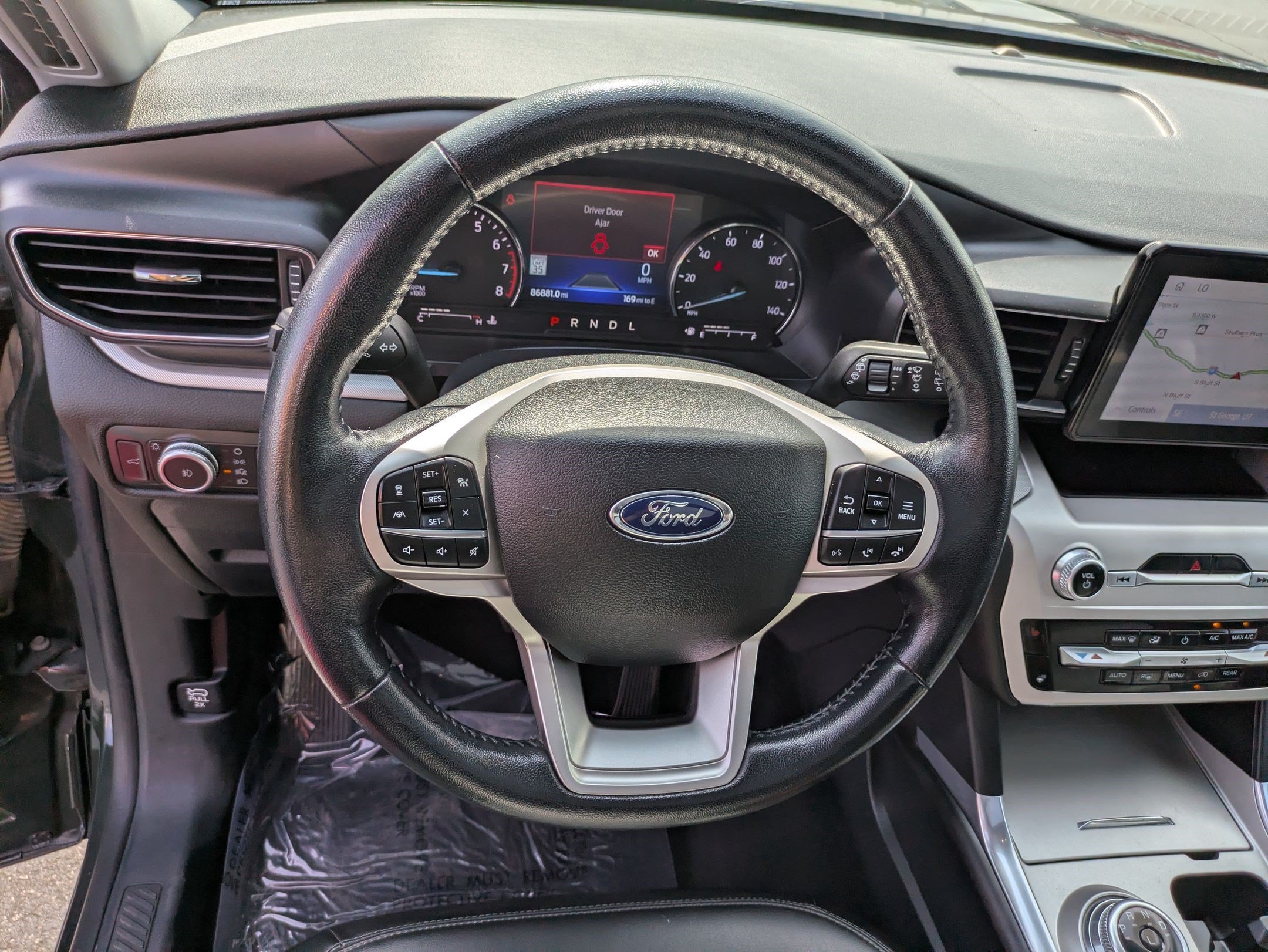 Used 2022 Ford Explorer XLT w/ Equipment Group 202A AWD/4WD image 17