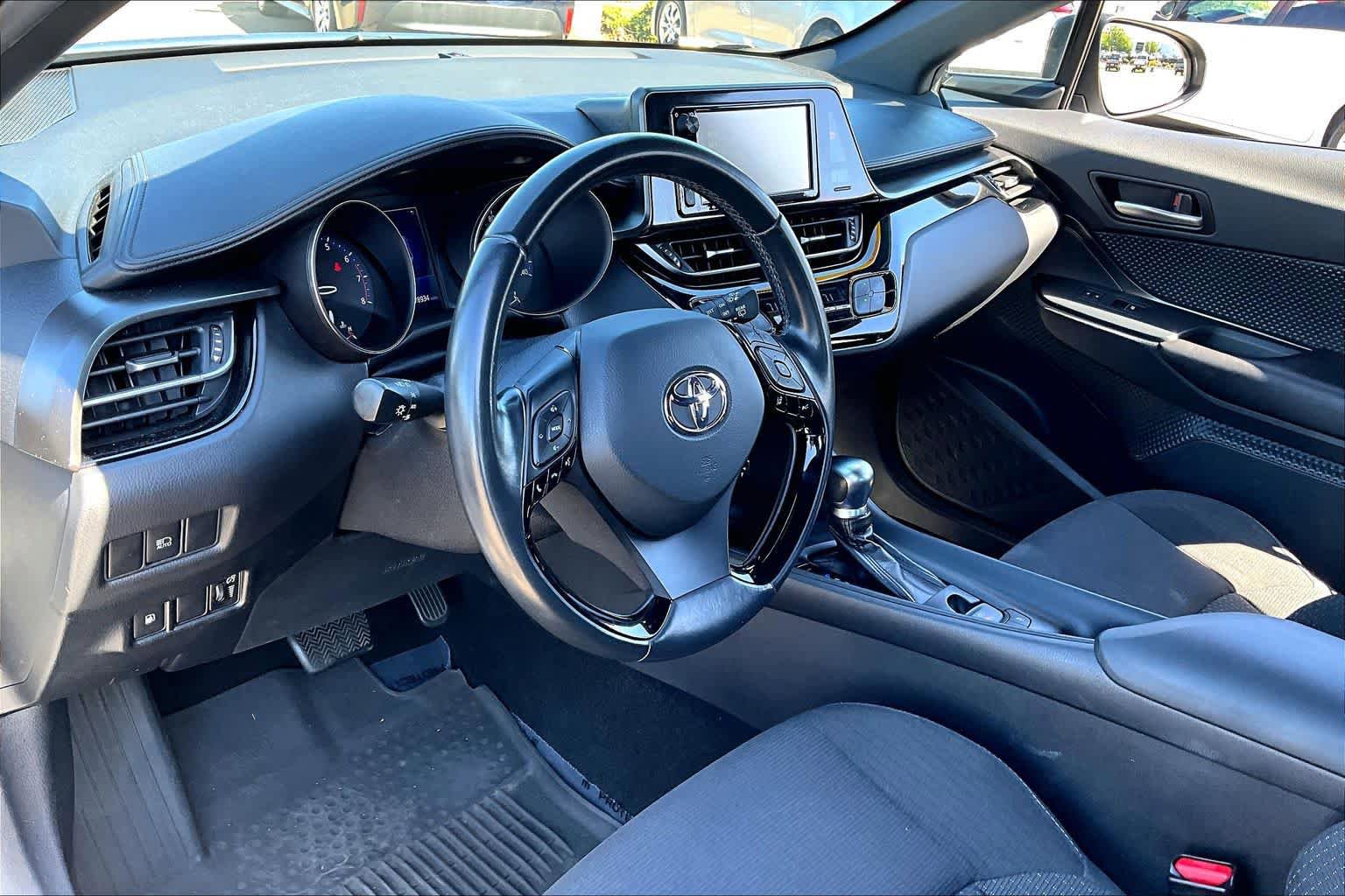Used 2018 Toyota C-HR XLE FWD image 17
