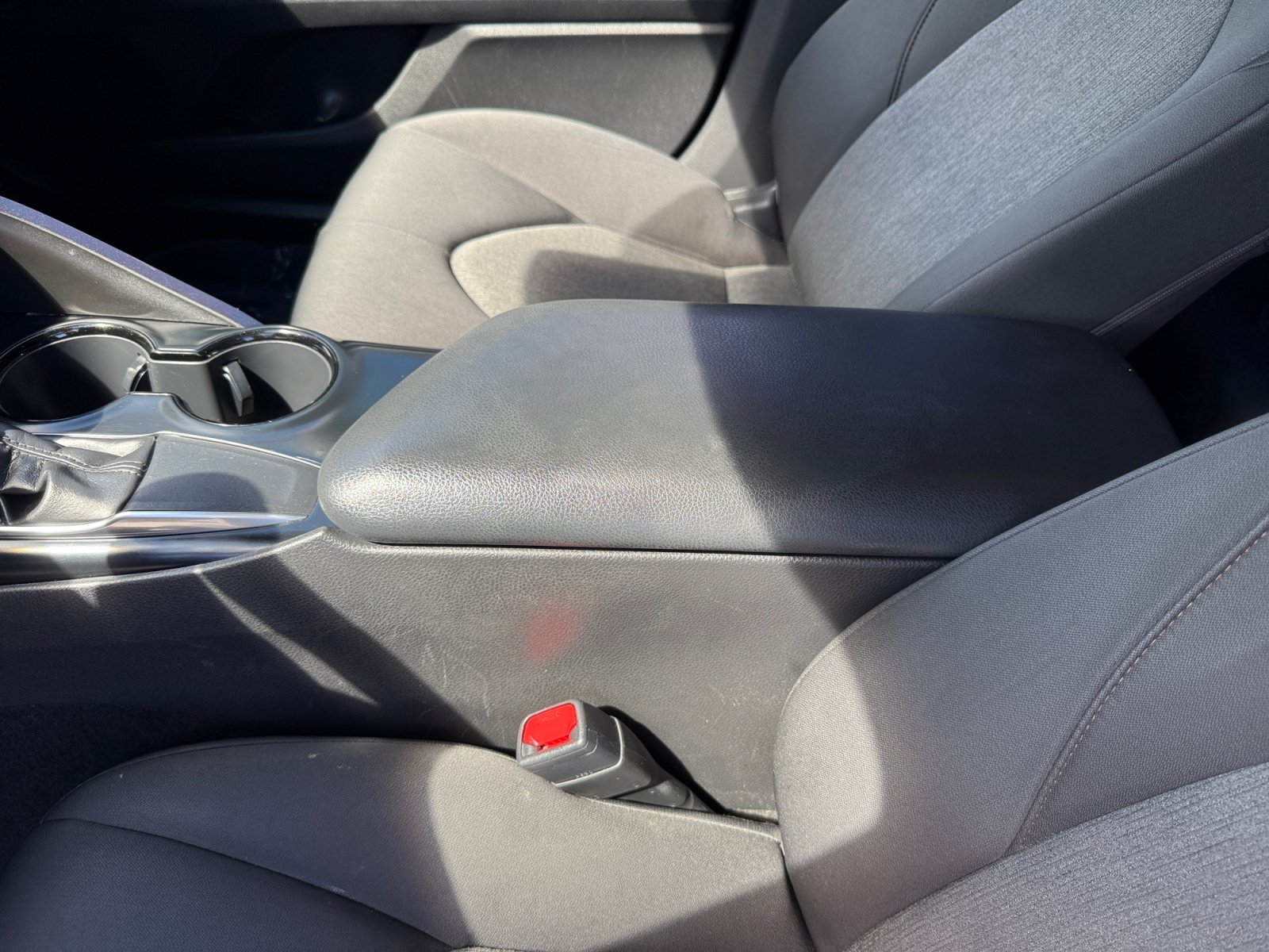 Used 2019 Toyota Camry LE w/ Carpet Mat Package FWD image 14