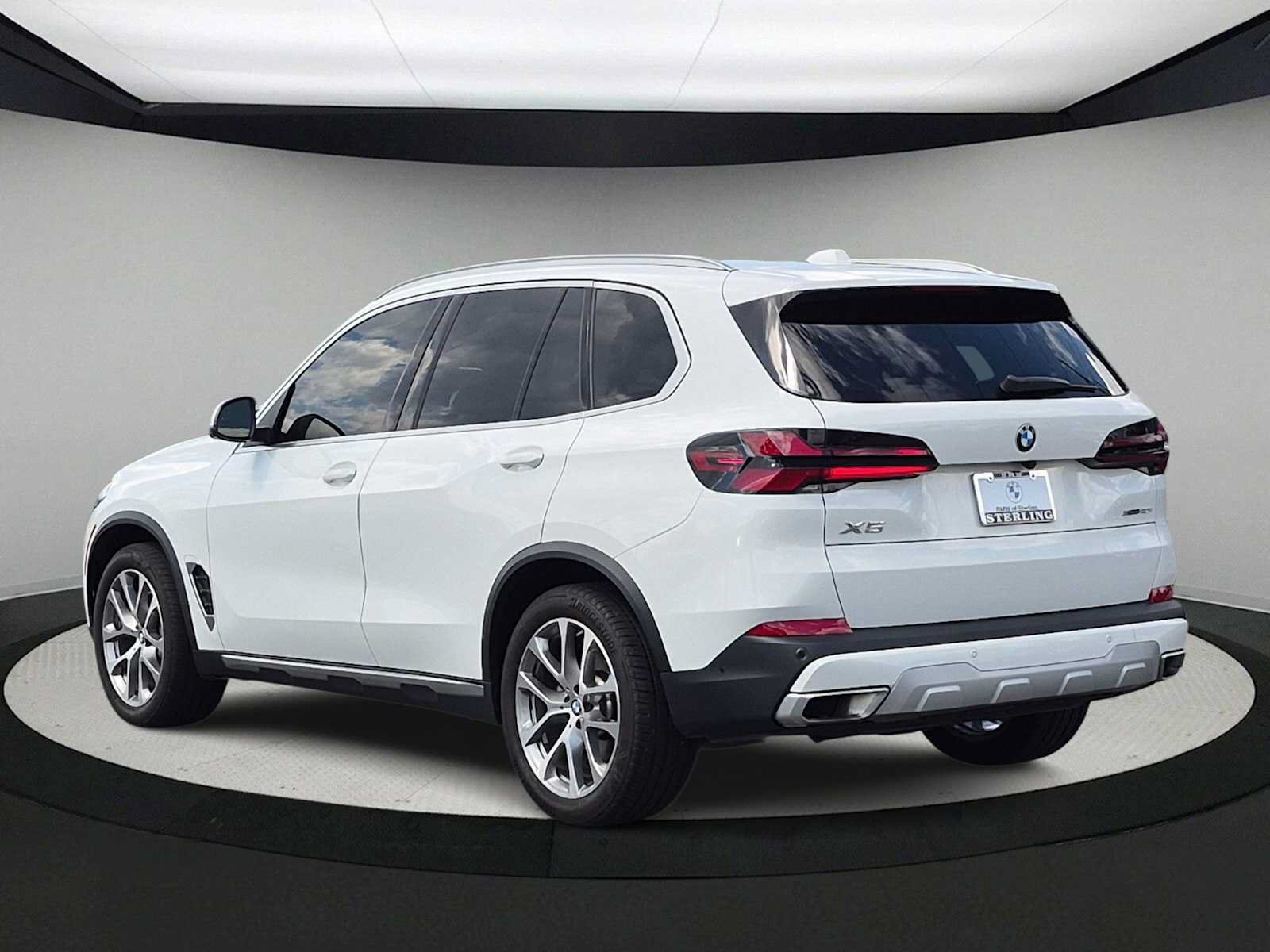 Used 2024 BMW X5 xDrive40i w/ Premium Package AWD/4WD image 6