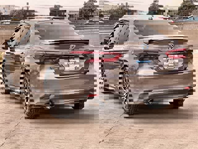 Used 2022 Toyota Camry XLE image 5