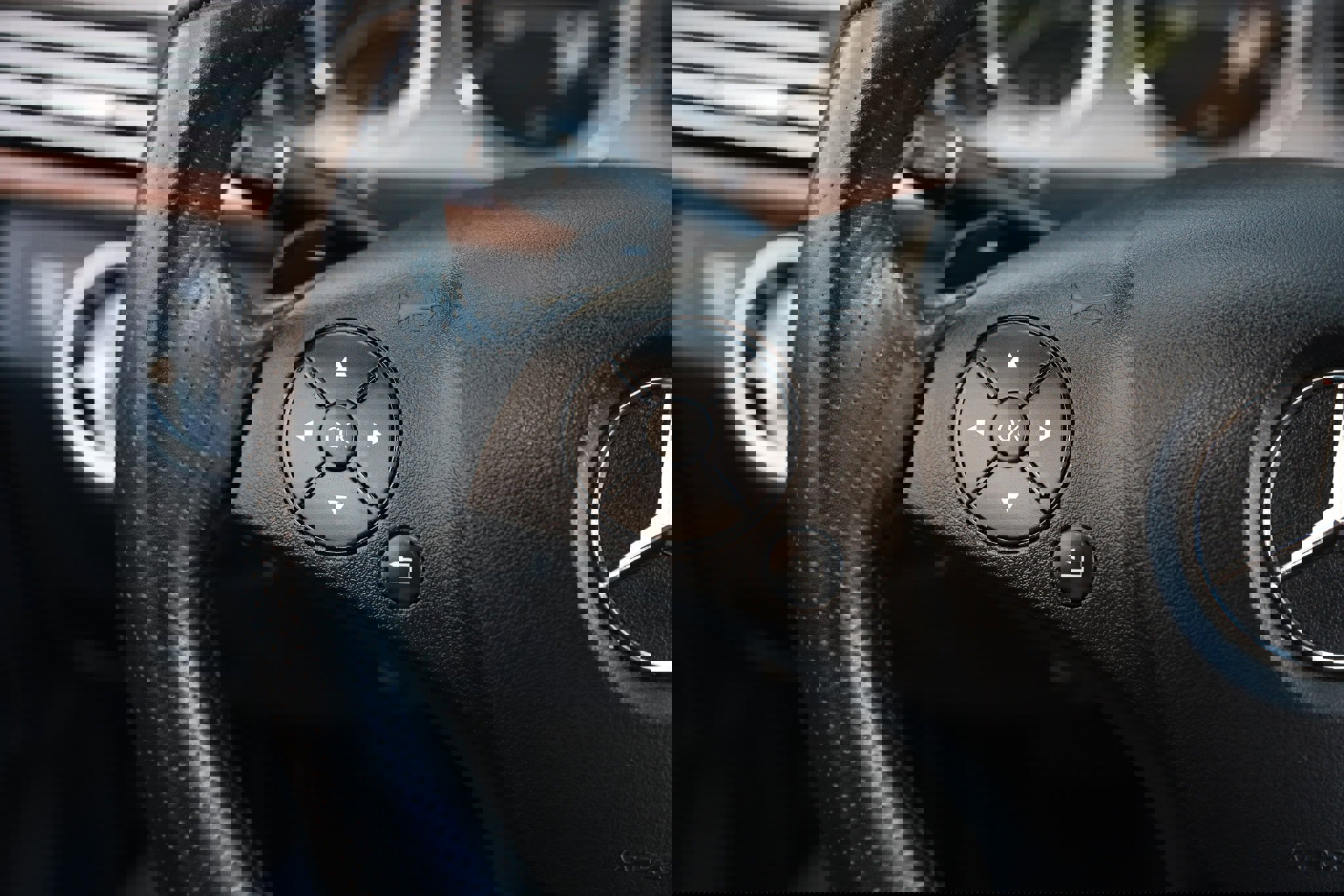 Used 2011 Mercedes-Benz E 350 Sedan image 33