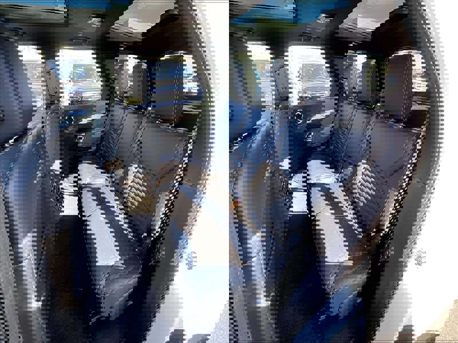 Used 2025 Land Rover Discovery Dynamic SE image 27