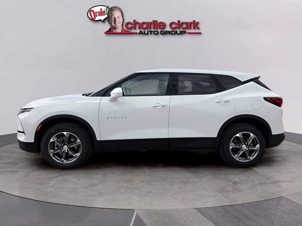 Used 2025 Chevrolet Blazer LT AWD/4WD image 2